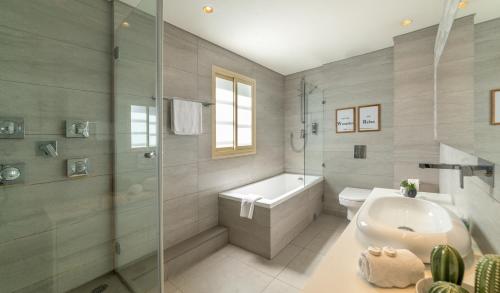 room detail thumbnail 2