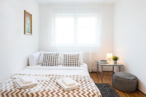 Spacious 2BDR Apartment with Beautiful Terrace - image 13
