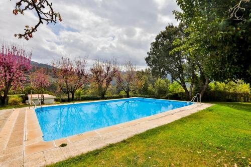 泳池, Hotel de Montaña La Hortizuela (Hotel de Montana La Hortizuela) in 科托里奧斯