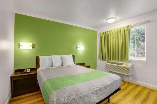 1 queen bed