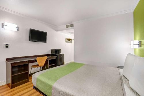 Motel 6-King City CA - image 9
