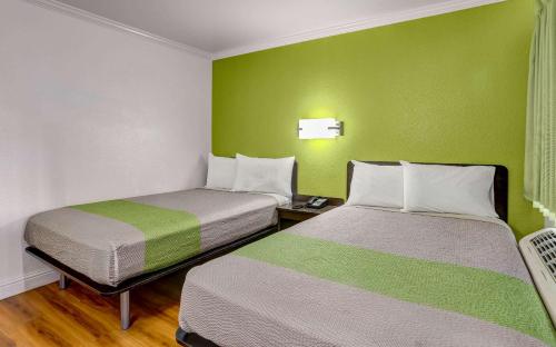 2 double beds