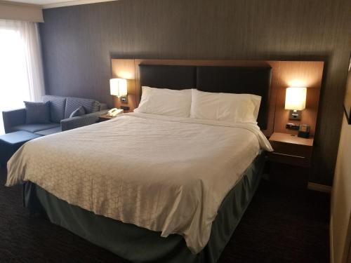1 double bed, 1 twin bed