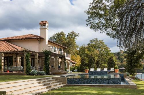 THE ABOVE CROWN JEWEL ON LAKE AUSTIN estate - image 2