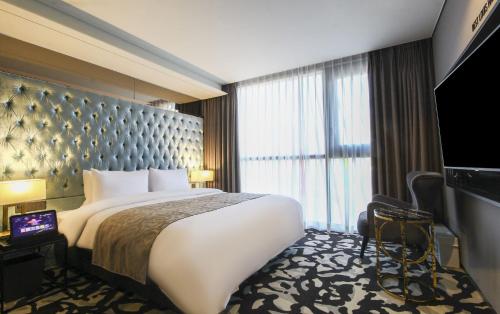 Best Louis Hamilton Hotel West Busan - Tap to explore photos