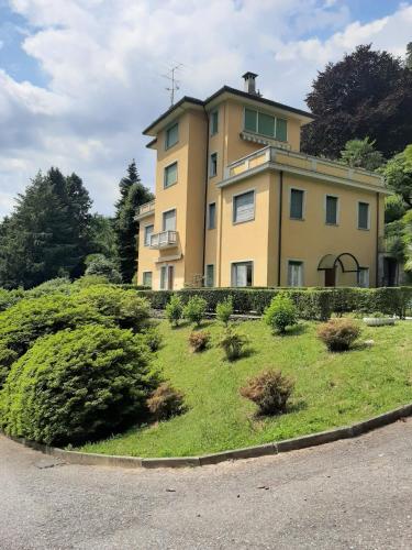 Eksterijer hotela, Appartamento GIOIOSA 2 con giardino e vista Lago Maggiore in Belgirate