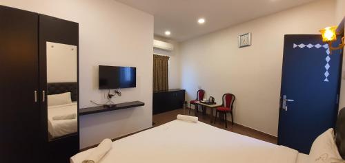 Standard Double Room image 4