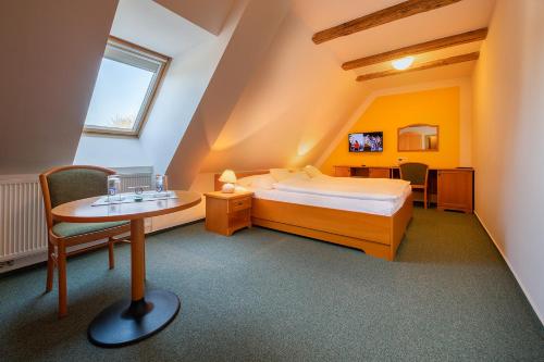 1 queen bed