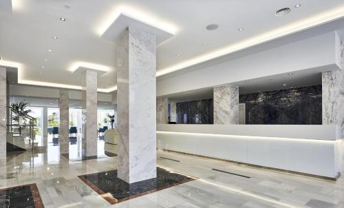 Globales Cala Viñas Adults Only 16+ - 로비