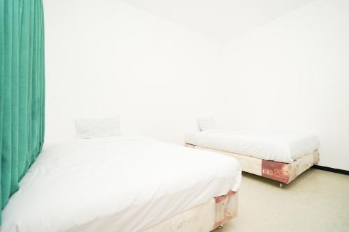 Standard Twin Room image 1