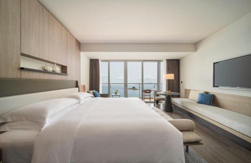 Upgrade Classic Room with Ocean View image 4