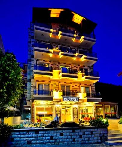 Maki 2 Hotel