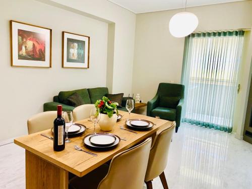 Elegant Two-Bedroom Apartment image 8