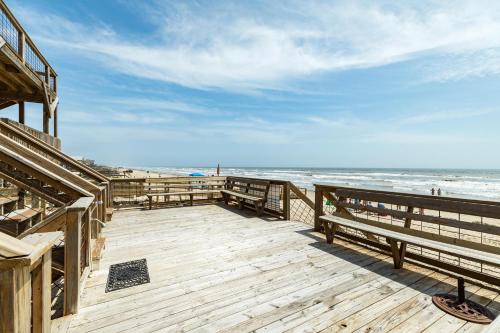 Unobstructed Oceanfront SEA TURTLE Unit 2 Beach Pad!