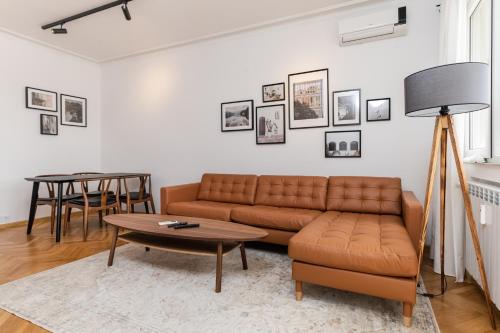 Industrial 2BD Flat - 3 Min to Metro & Stadium · ソフィア