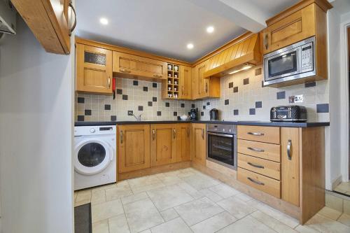 Cummins & Goings Cottage - image 14