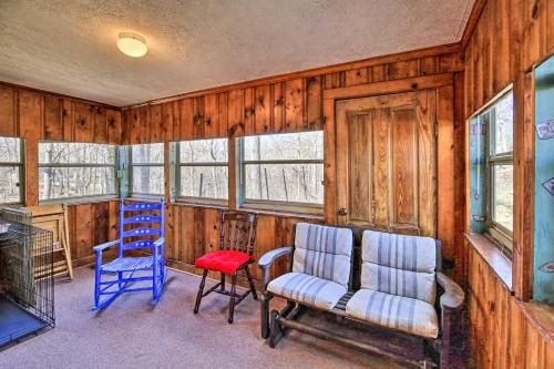 Pet-Friendly Cabin with Dock on Claytor Lake!