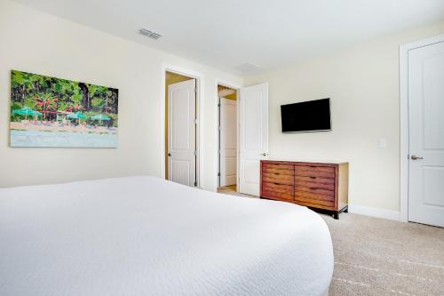 Encore Resort 8 Bedroom Vacation Home with Pool 2105 - image 7