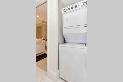 Icon Brickell -LUX 2 Bedroom with City & Bayview - Tap to explore photos