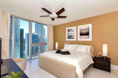 Icon Brickell -LUX 2 Bedroom with City & Bayview - Tap to explore photos