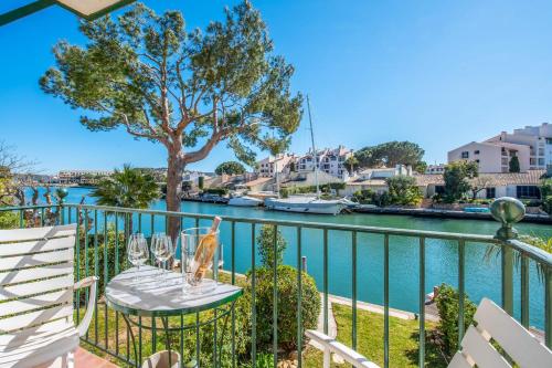 Unique apartment with a beautiful view on the Giscle in Grimaud - Welkeys - Apartment - Grimaud