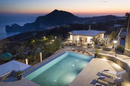  Amore Rentals - Villa Ligea in SantʼAgata sui Due Golfi