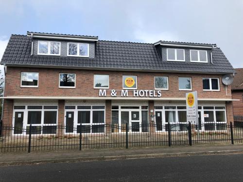 M&M Hotel - Neu Wulmstorf - image 5