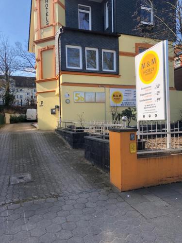 M&M Hotel - Harburg - image 4