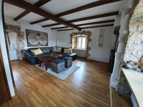 Villa Diny with Pool in ปิเนซิซี