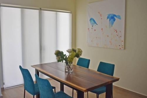 Gorgeous & cozy house close to the beach & market.
