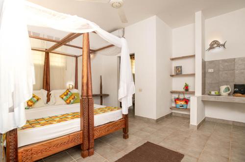 Standard Double or Twin Room with Garden View image 4