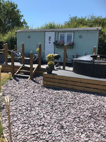 Picture of Shepherds Hut With Hot Tub