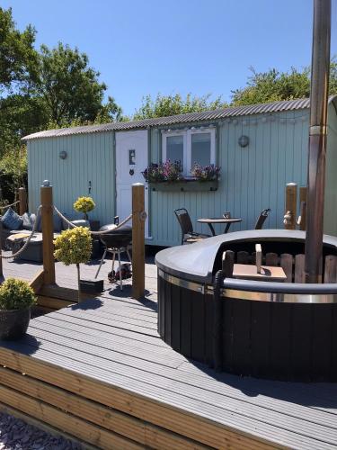 Picture of Shepherds Hut With Hot Tub