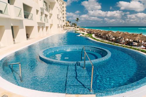 Vistas, Hotel Emporio Cancún optional All-Inclusive (Hotel Emporio Cancun) (Emporio Cancun with Optional All Inclusive) in Cancún
