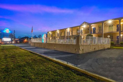 Motel 6-Americus GA - image 9