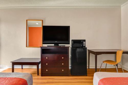 Motel 6-Americus, GA