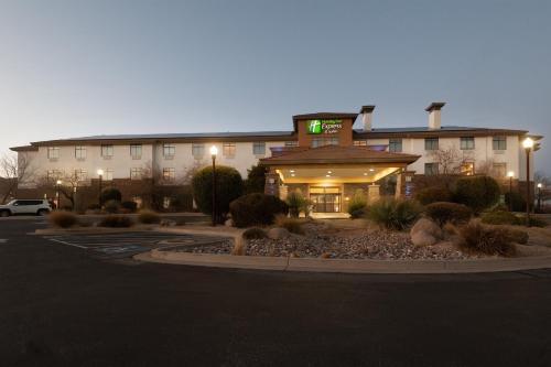 Holiday Inn Express & Suites St George North - Zion, an IHG Hotel