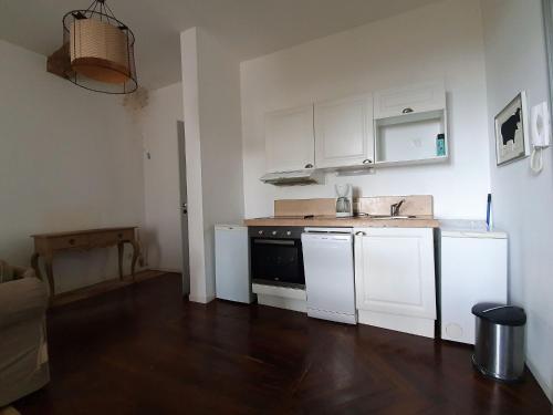 Snug Apartment in Olonzac with Swimming Pool