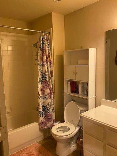 Dallas / Flower mound : Single Private Room King Size Bed Near Airport