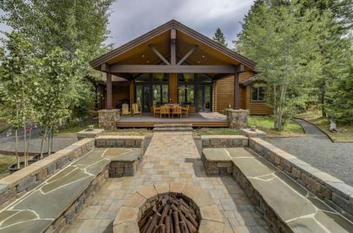 Bear Discovery Custom Tamarack Estate Home by Casago McCall - Donerightmanagement thumb 2