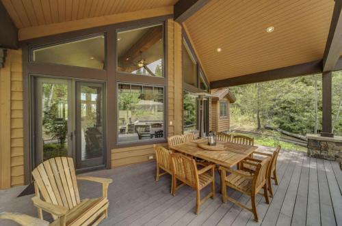 Bear Discovery Custom Tamarack Estate Home by Casago McCall - Donerightmanagement thumb 4
