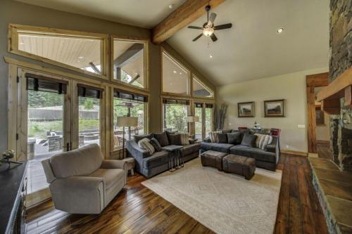 Bear Discovery Custom Tamarack Estate Home by Casago McCall - Donerightmanagement detail
