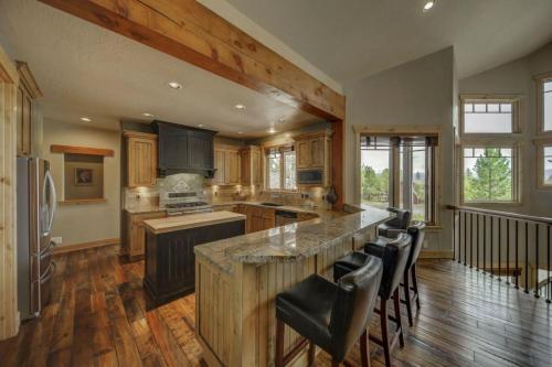 Bear Discovery Custom Tamarack Estate Home by Casago McCall - Donerightmanagement