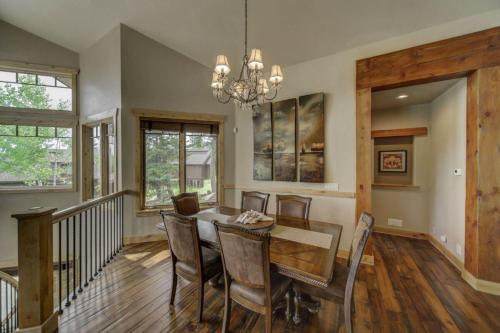 Bear Discovery Custom Tamarack Estate Home by Casago McCall - Donerightmanagement