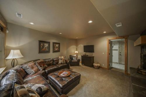 Bear Discovery Custom Tamarack Estate Home by Casago McCall - Donerightmanagement