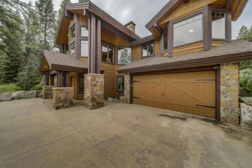 Bear Discovery Custom Tamarack Estate Home by Casago McCall - Donerightmanagement
