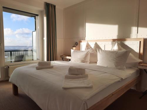 Standard Double Room with Balcony and Sea View