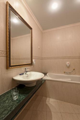 Maison Sofia Hotel - image 9