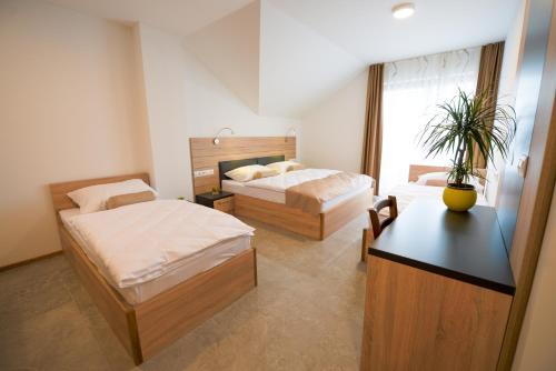 HOTEL BARON - image 11