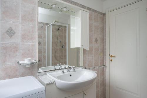 N33 - Numana, bilocale con meraviglioso terrazzo sul mare